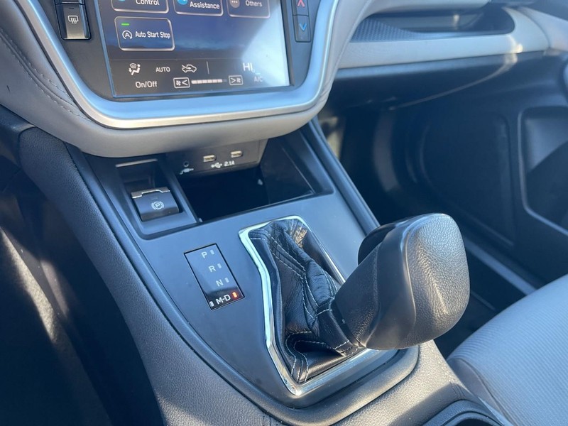 Subaru Legacy Vehicle Image 16