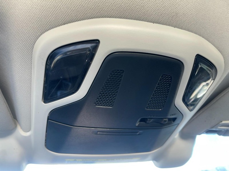 Subaru Legacy Vehicle Image 19