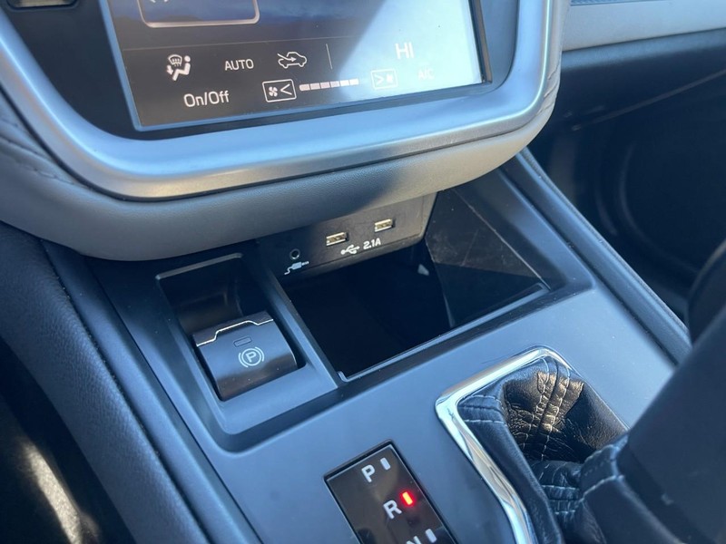 Subaru Legacy Vehicle Image 20