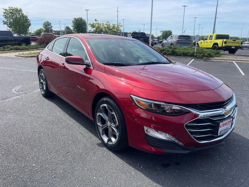 Chevrolet Malibu Vehicle Image 02