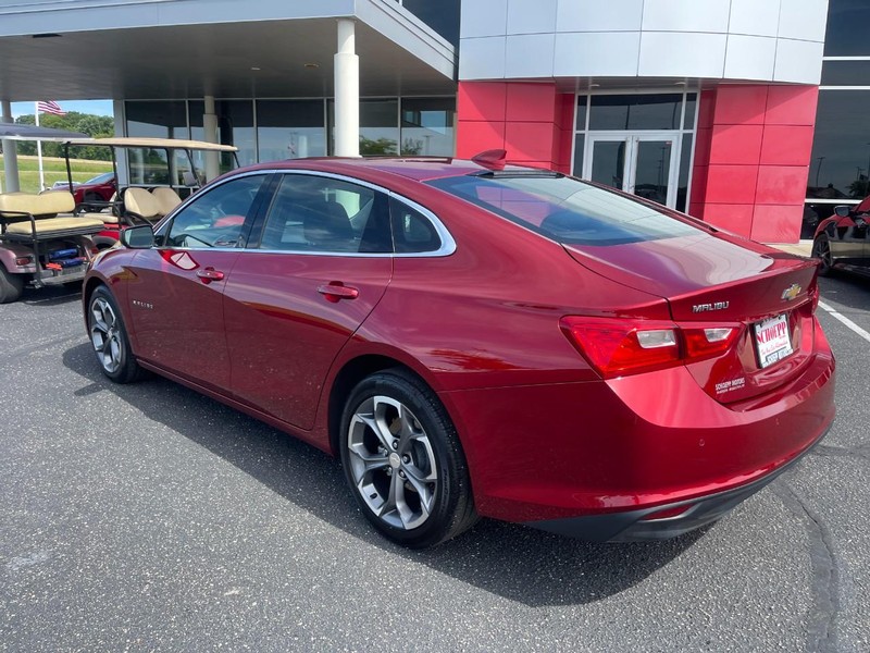 Chevrolet Malibu Vehicle Image 04