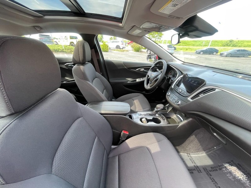 Chevrolet Malibu Vehicle Image 08