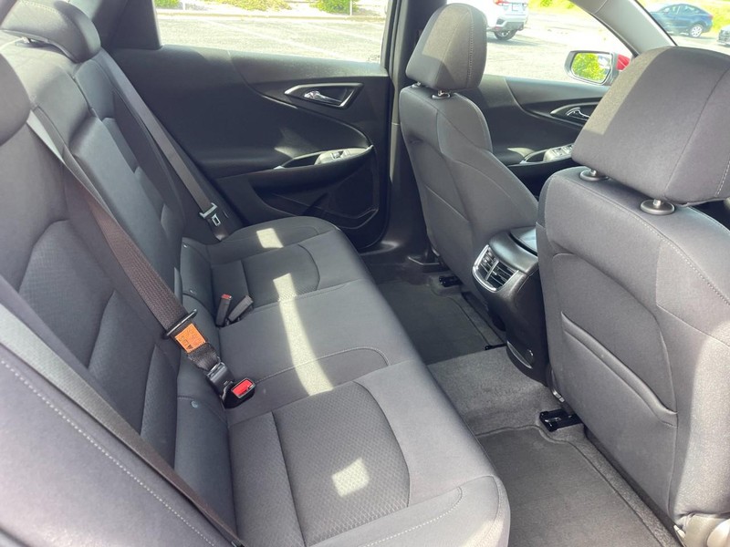 Chevrolet Malibu Vehicle Image 10