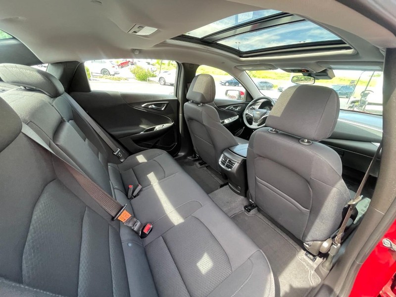 Chevrolet Malibu Vehicle Image 11