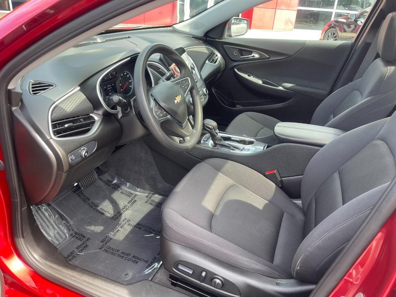 Chevrolet Malibu Vehicle Image 16