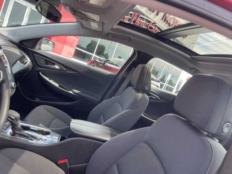 Chevrolet Malibu Vehicle Image 17