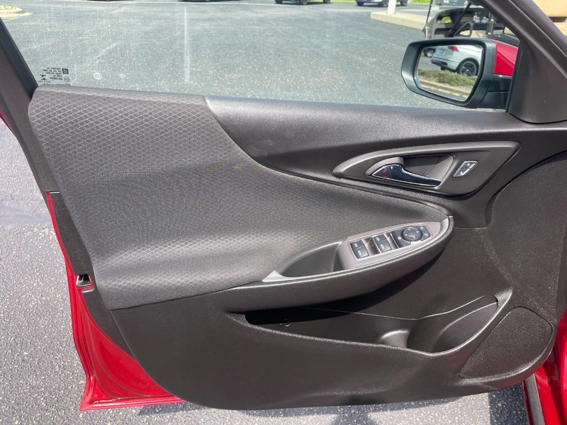 Chevrolet Malibu Vehicle Image 18