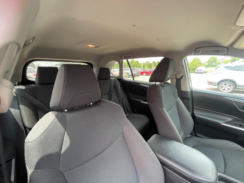 Toyota RAV4 Vehicle Image 04