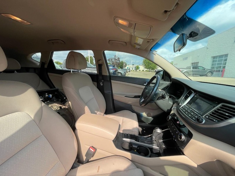 Hyundai Tucson Vehicle Image 03