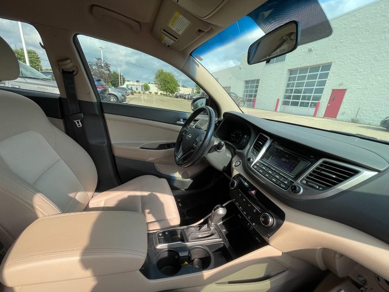 Hyundai Tucson Vehicle Image 04