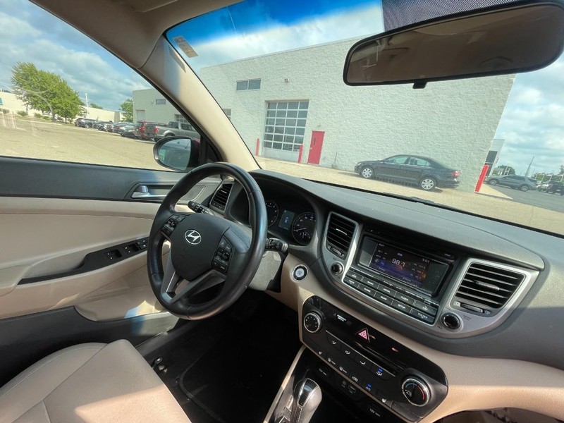 Hyundai Tucson Vehicle Image 05