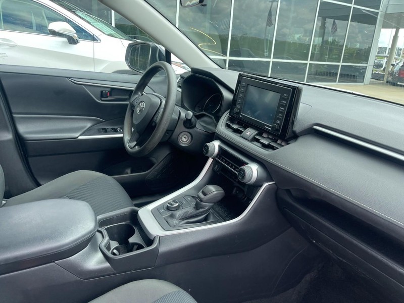 Toyota RAV4 Vehicle Image 02