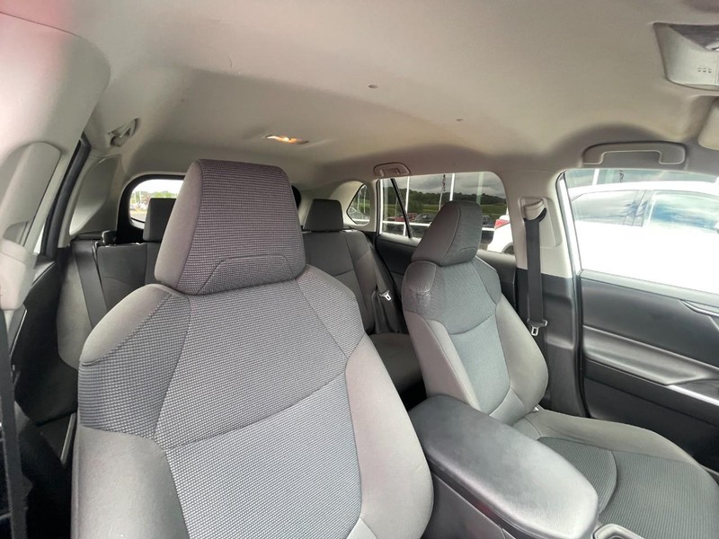 Toyota RAV4 Vehicle Image 04