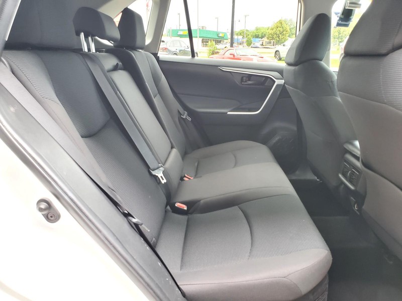 Toyota RAV4 Vehicle Image 14
