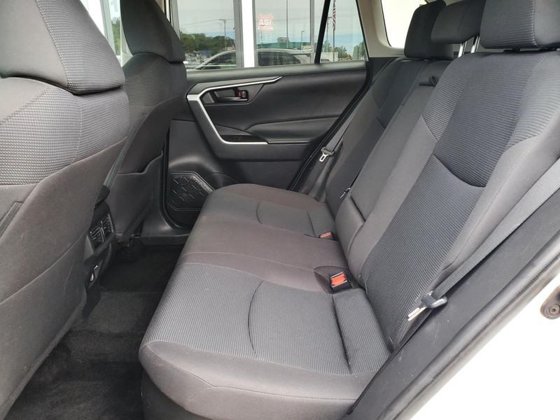 Toyota RAV4 Vehicle Image 15