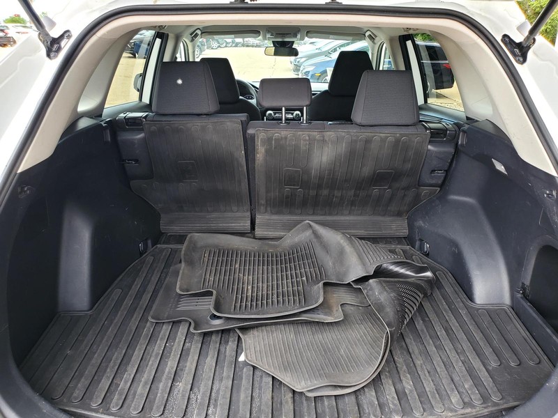 Toyota RAV4 Vehicle Image 16
