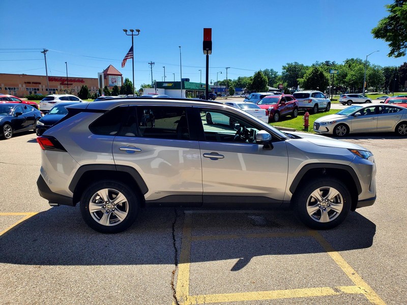 Toyota RAV4 Vehicle Image 04