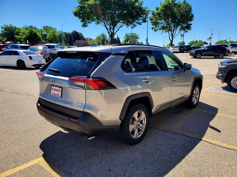 Toyota RAV4 Vehicle Image 05