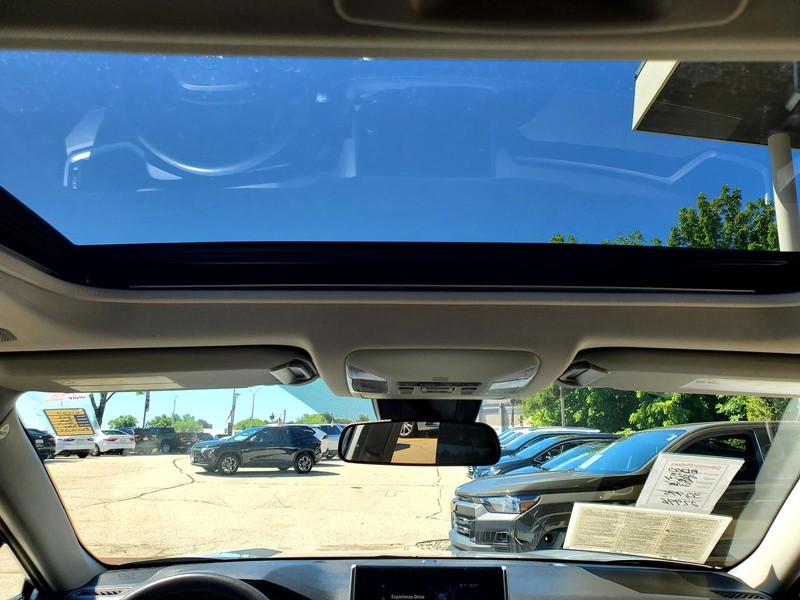 Toyota RAV4 Vehicle Image 12