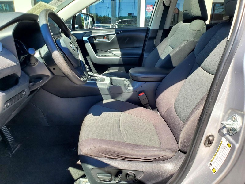Toyota RAV4 Vehicle Image 13