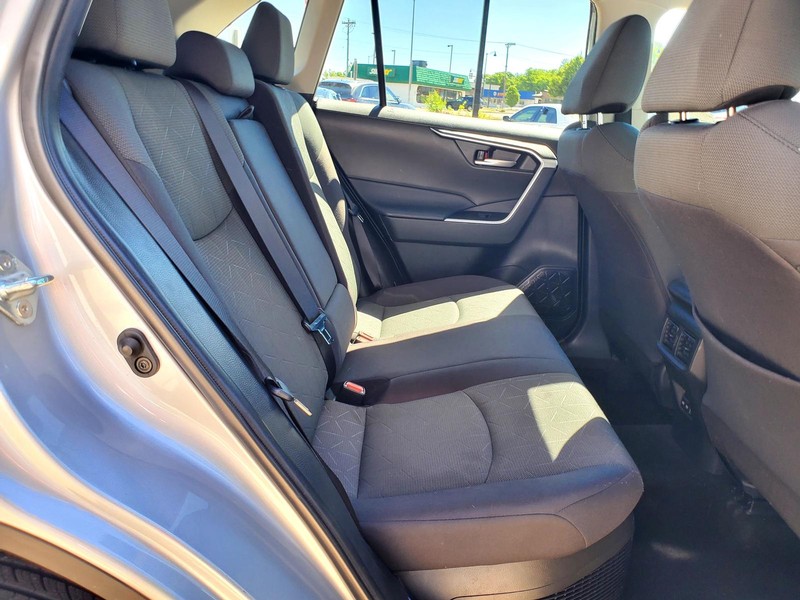Toyota RAV4 Vehicle Image 15