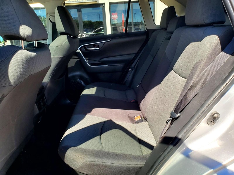 Toyota RAV4 Vehicle Image 16