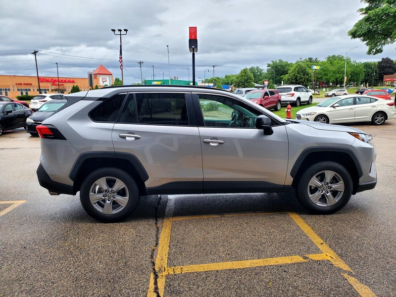 Toyota RAV4 Vehicle Image 04