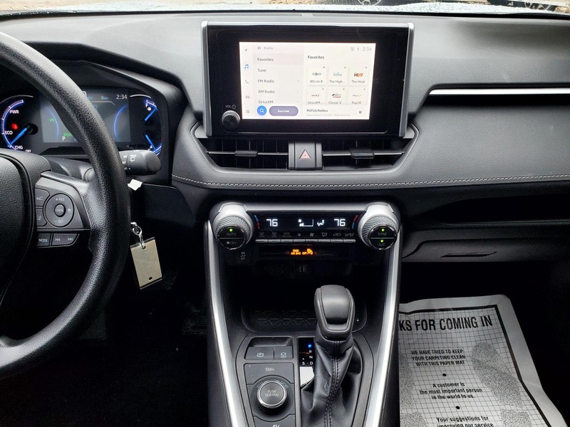 Toyota RAV4 Vehicle Image 10