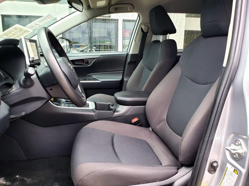 Toyota RAV4 Vehicle Image 12