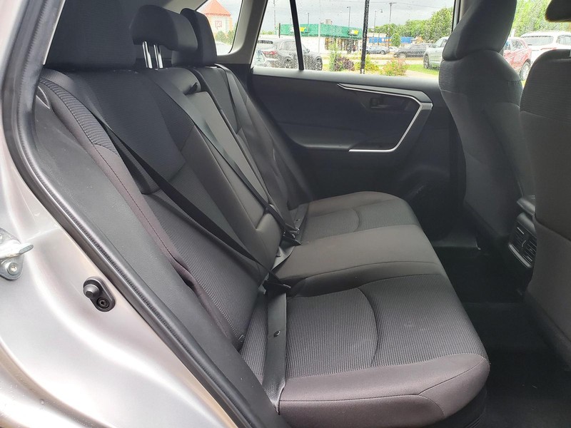 Toyota RAV4 Vehicle Image 14