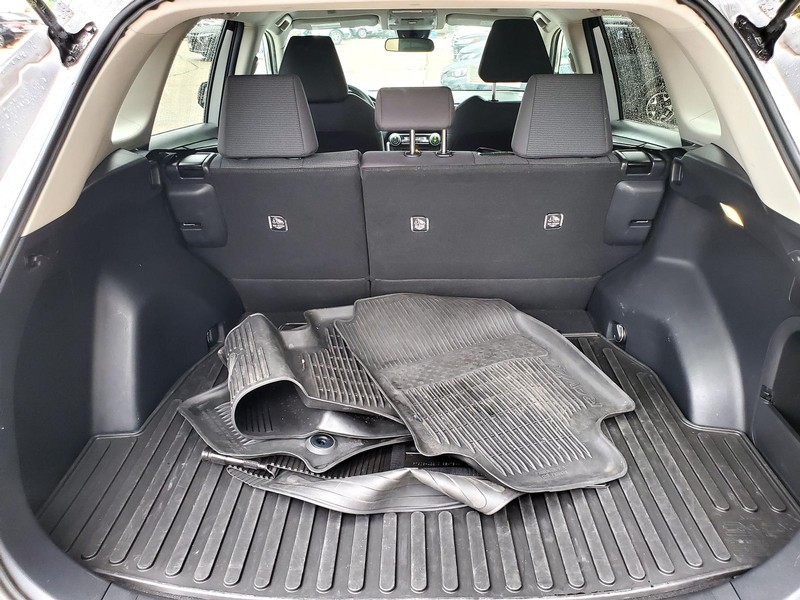 Toyota RAV4 Vehicle Image 16