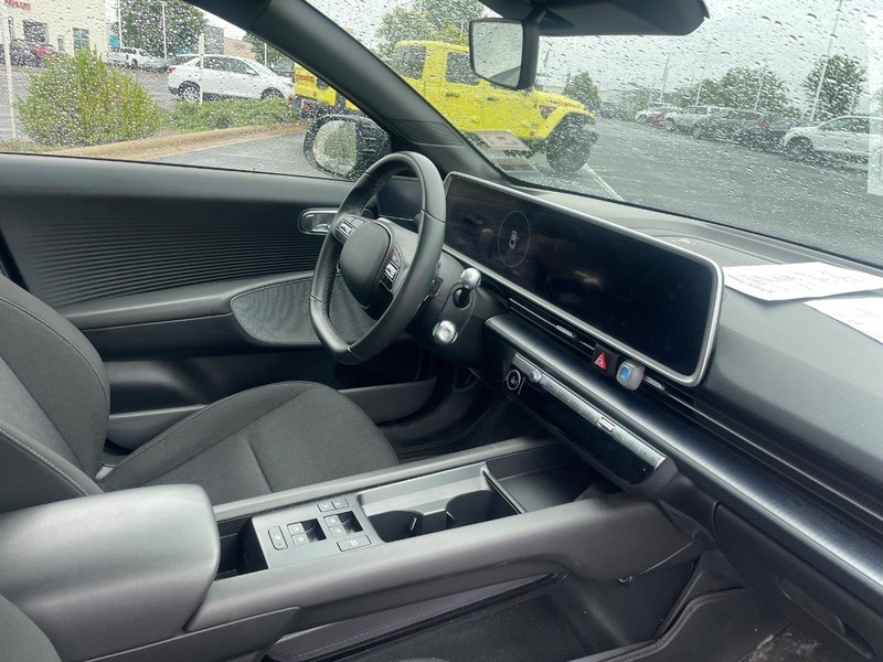 Hyundai IONIQ 6 Vehicle Image 02