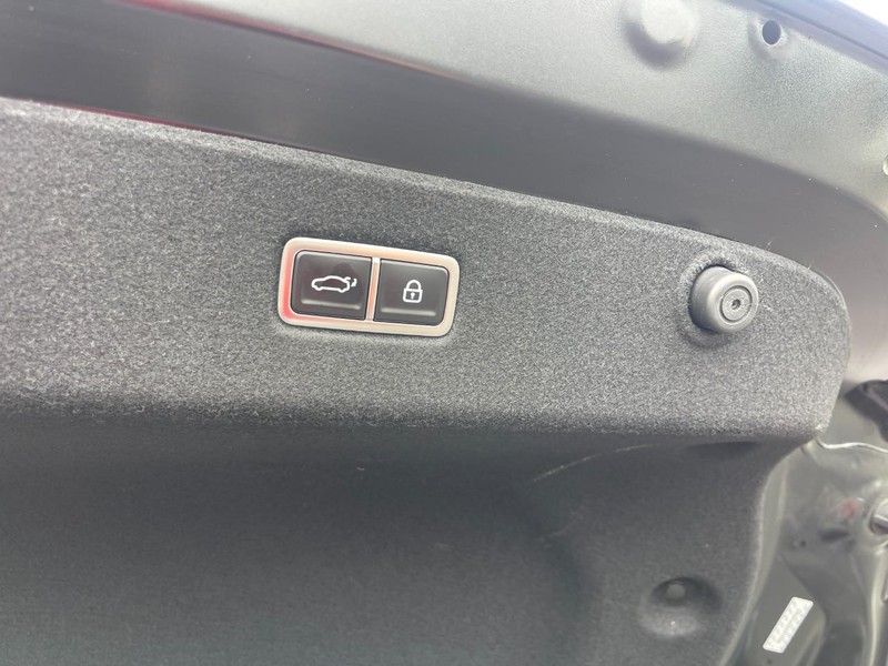 Hyundai IONIQ 6 Vehicle Image 13