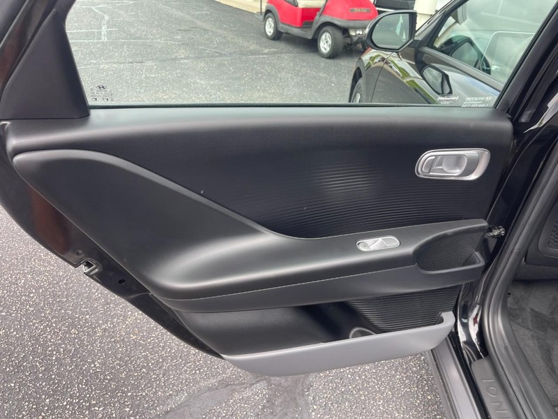 Hyundai IONIQ 6 Vehicle Image 15