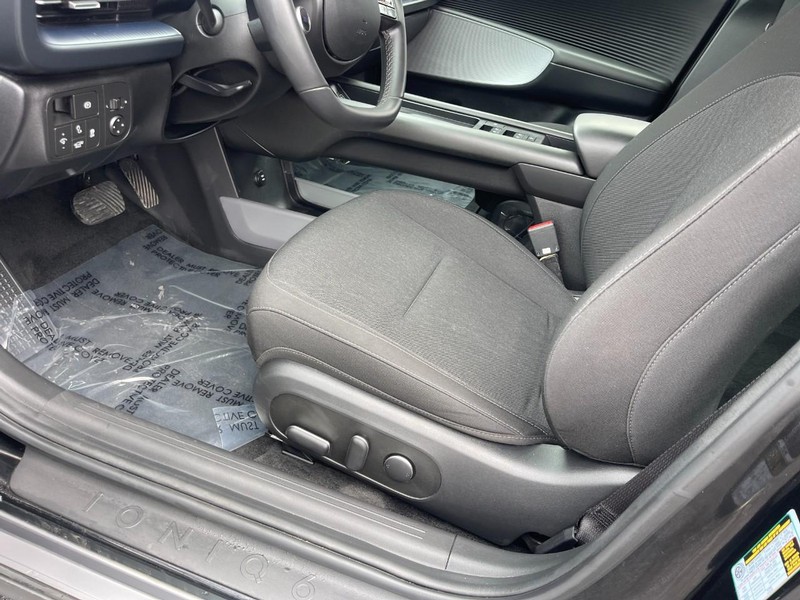 Hyundai IONIQ 6 Vehicle Image 17
