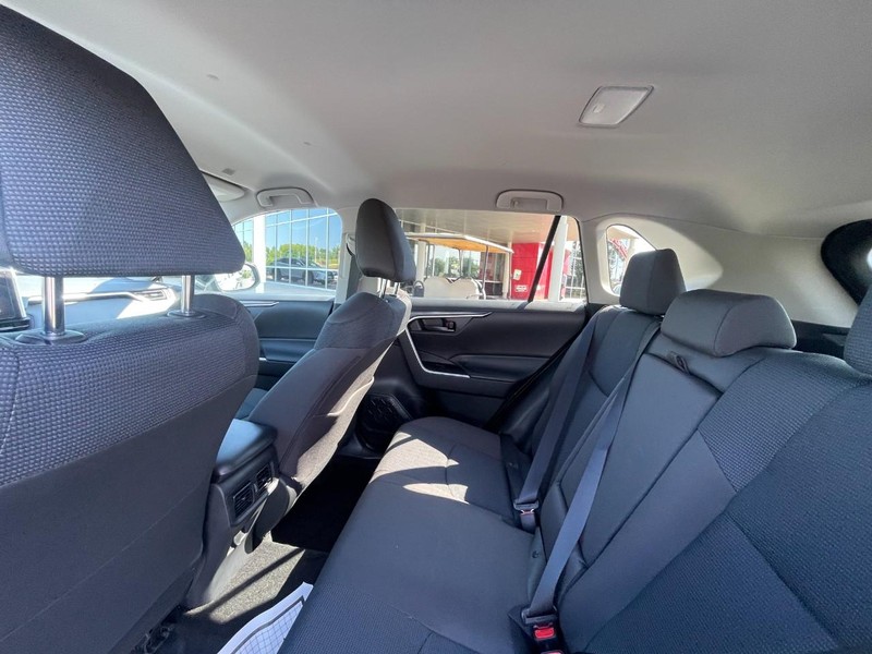 Toyota RAV4 Vehicle Image 11
