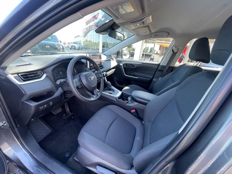 Toyota RAV4 Vehicle Image 12