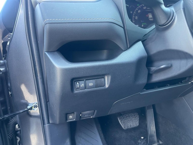 Toyota RAV4 Vehicle Image 14