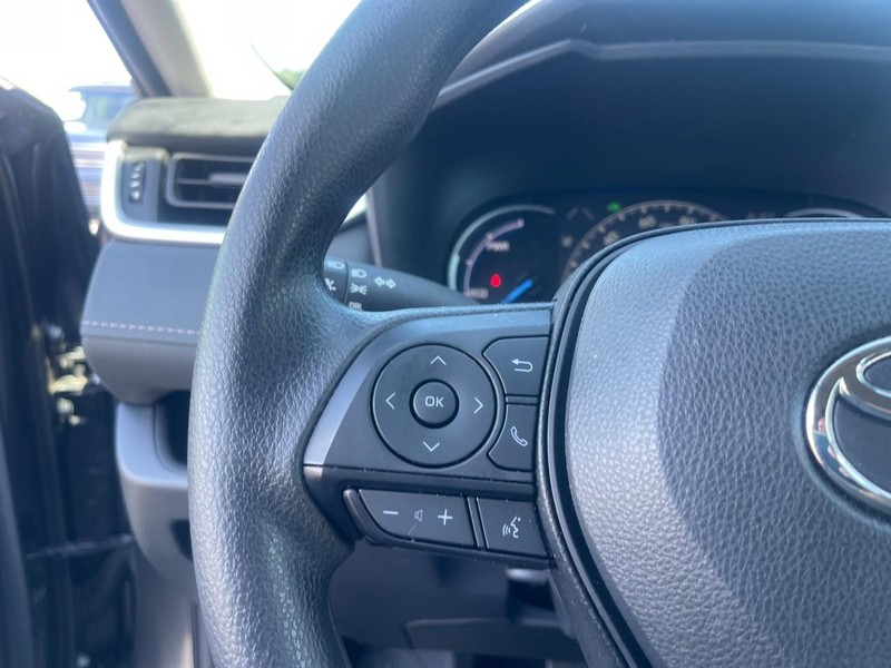 Toyota RAV4 Vehicle Image 16