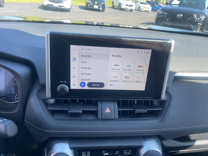 Toyota RAV4 Vehicle Image 19
