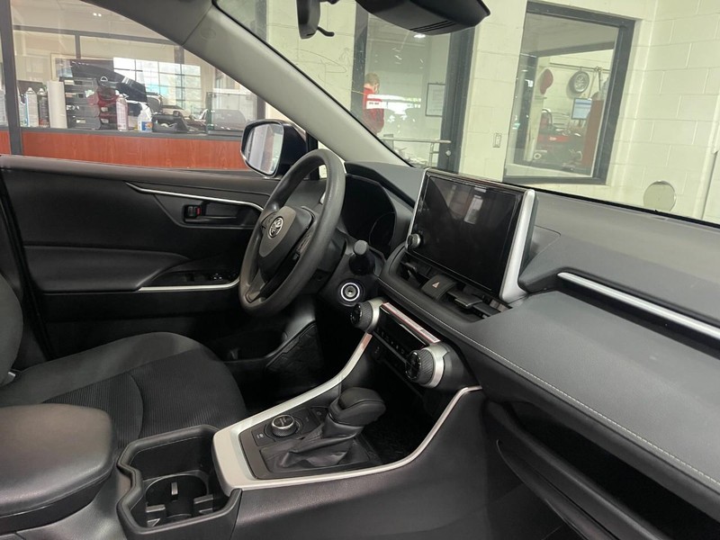 Toyota RAV4 Vehicle Image 02