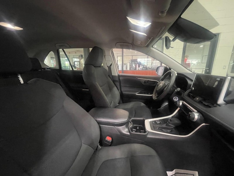 Toyota RAV4 Vehicle Image 03