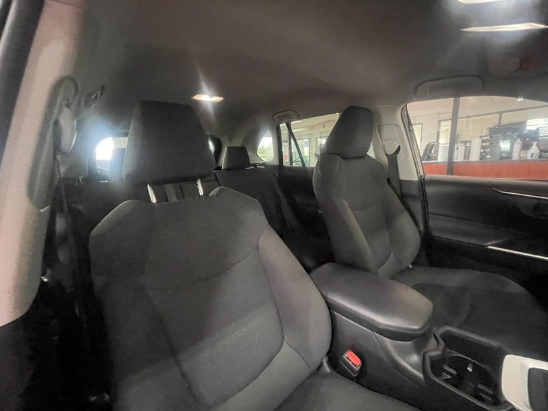 Toyota RAV4 Vehicle Image 04