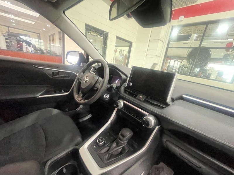 Toyota RAV4 Vehicle Image 05