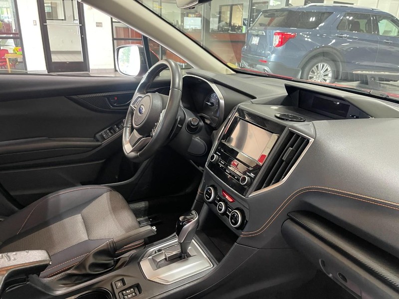 Subaru Crosstrek Vehicle Image 02
