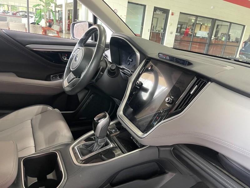 Subaru Outback Vehicle Image 02
