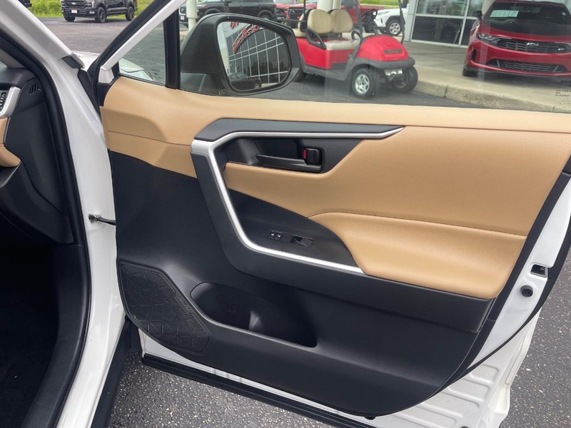 Toyota RAV4 Vehicle Image 05