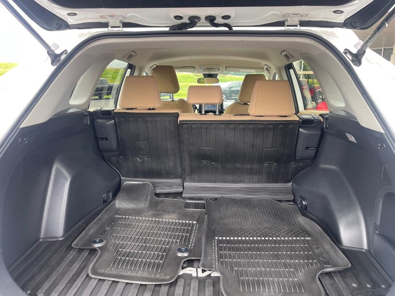 Toyota RAV4 Vehicle Image 08