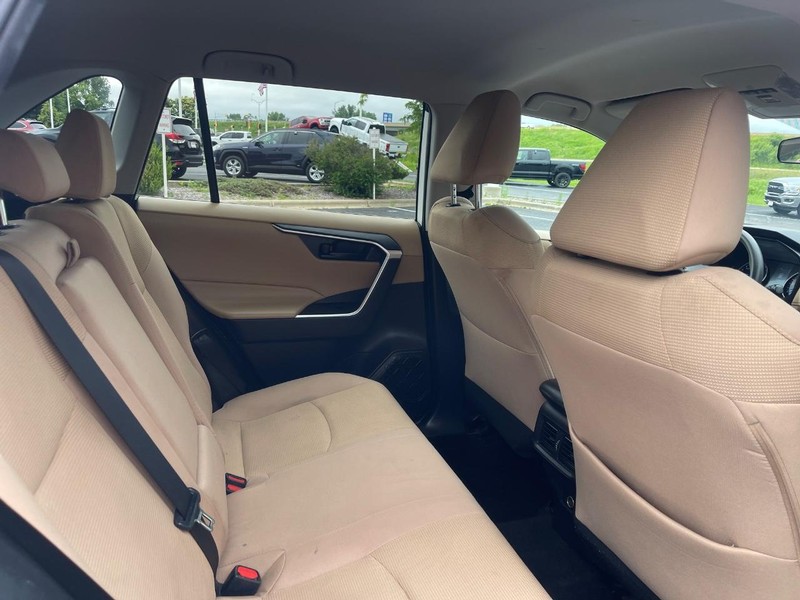 Toyota RAV4 Vehicle Image 10