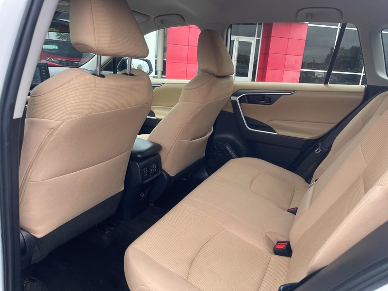 Toyota RAV4 Vehicle Image 13